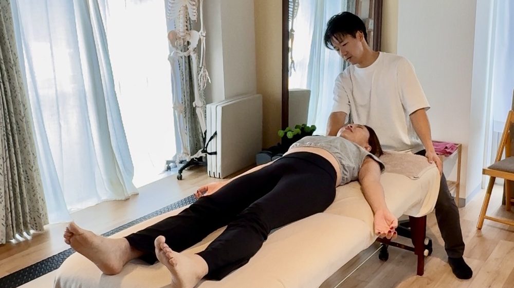骨格の調整をしているところ